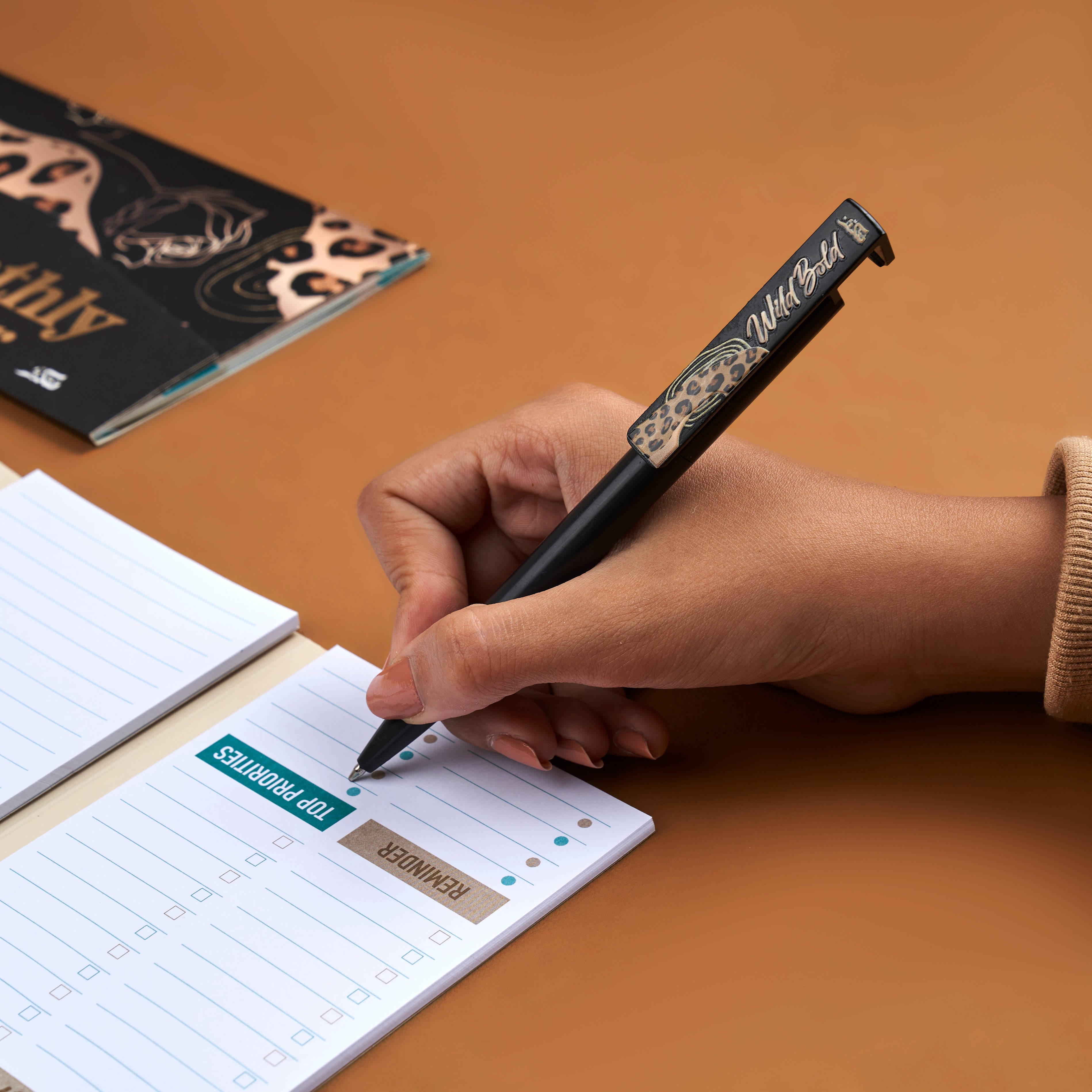 مجموعة هدايا أجندة 2025 - وايلد بولد