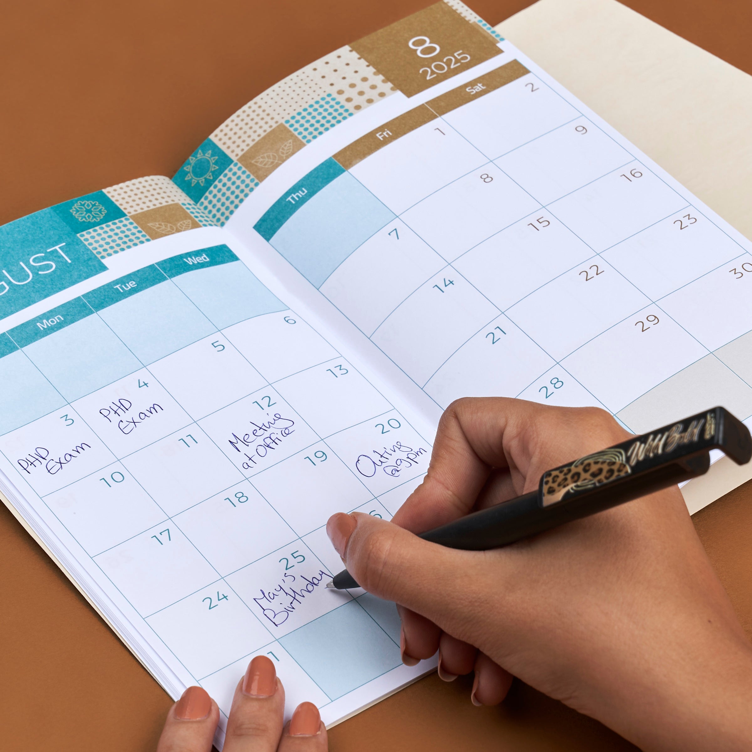 مجموعة هدايا أجندة 2025 - وايلد بولد